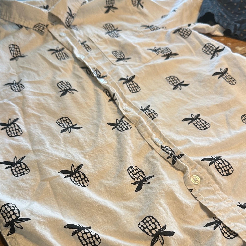Bundle two button down shirts - Picture 7 of 12